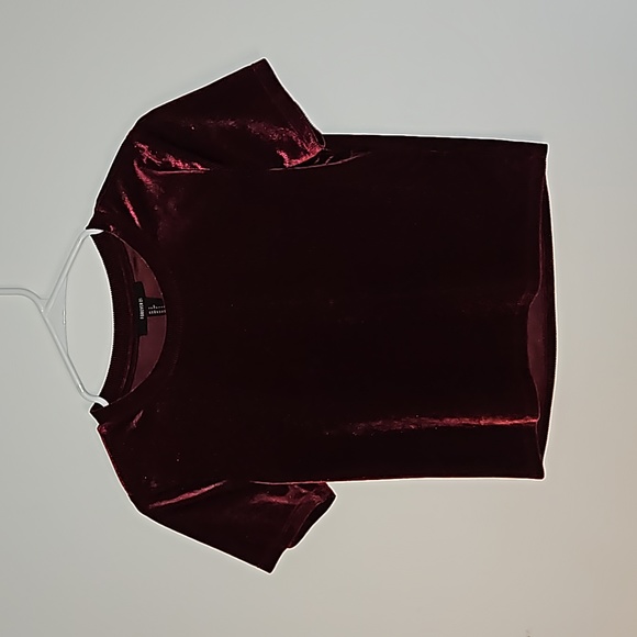 Forever21 Red Velvet Comfortable T-shirt Size Small - Picture 1 of 10